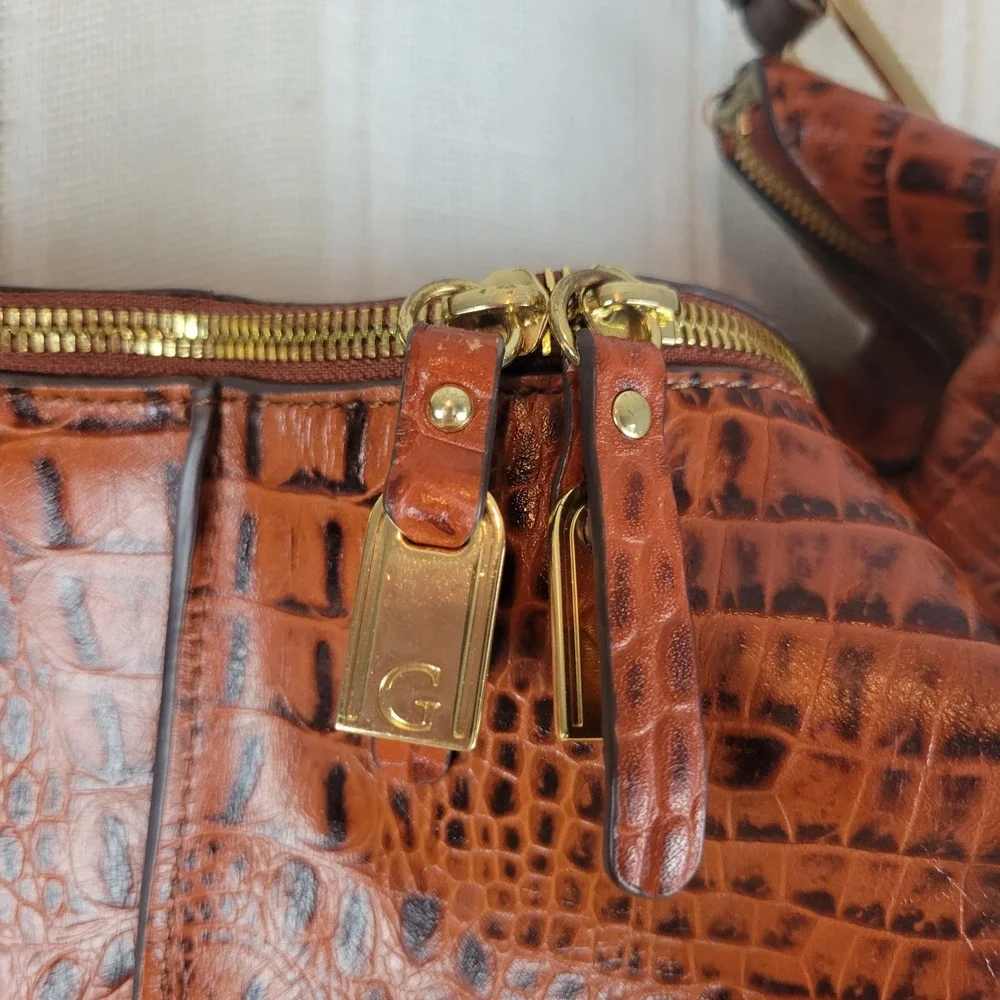 G.I.L.I. leather hobo